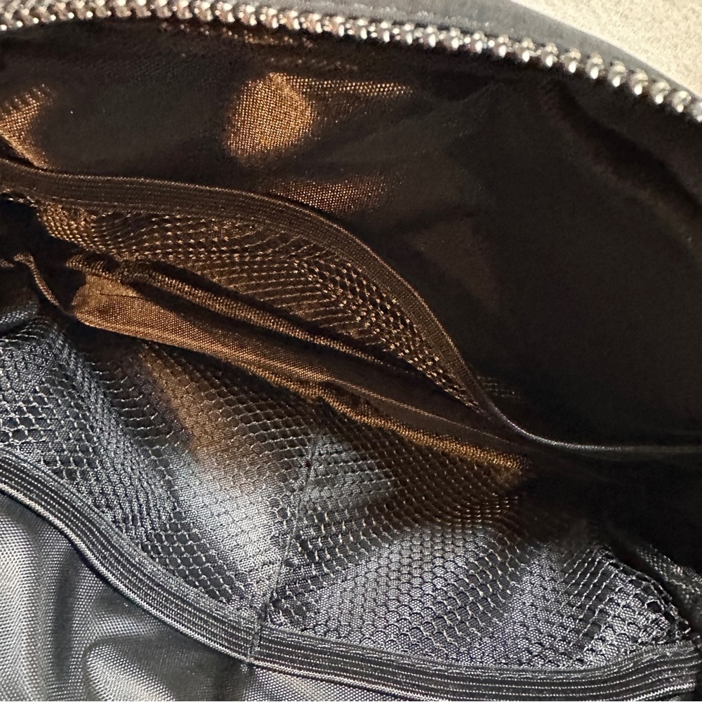 Halara Steel Black Casual Athleisure Waist Bag Fanny Pack Belt Bag‎ NIP - Picture 5 of 9